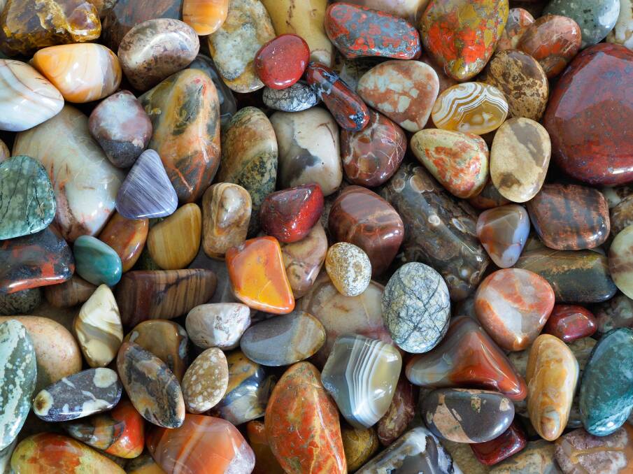 TUMBLED GEMSTONES