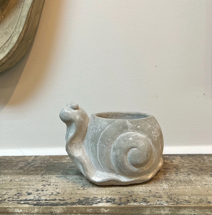 VAGABOND Concrete Snail Planter
